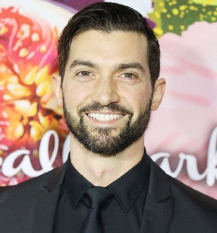 David Alpay Height, Weight, Net Worth, Age, Birthday, Wikipedia, Who, Instagram, Biography