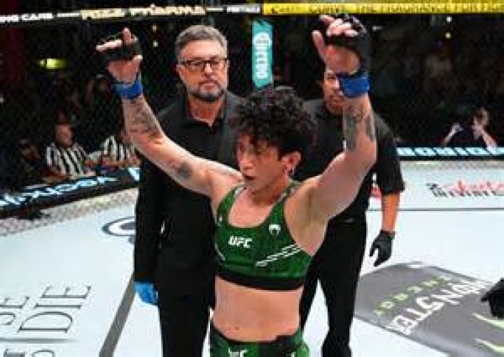 
Is Virna Jandiroba A Trans Man Or Woman? Brazilian MMA Fighter Opens Up About Her Sexuality 