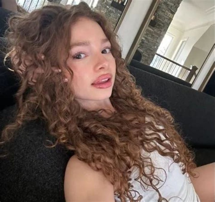 
Naomi Brook – Naomiibrookk (TikTok Star) Biography, Age, Boyfriend, Height, Net Worth 