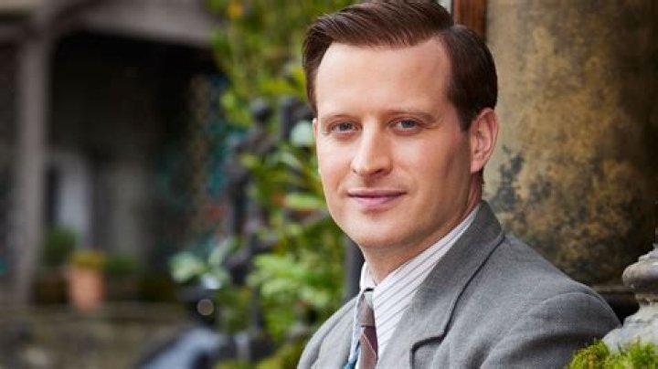 Nicholas Ralph Height, Weight, Net Worth, Age, Birthday, Wikipedia, Who, Instagram, Biography