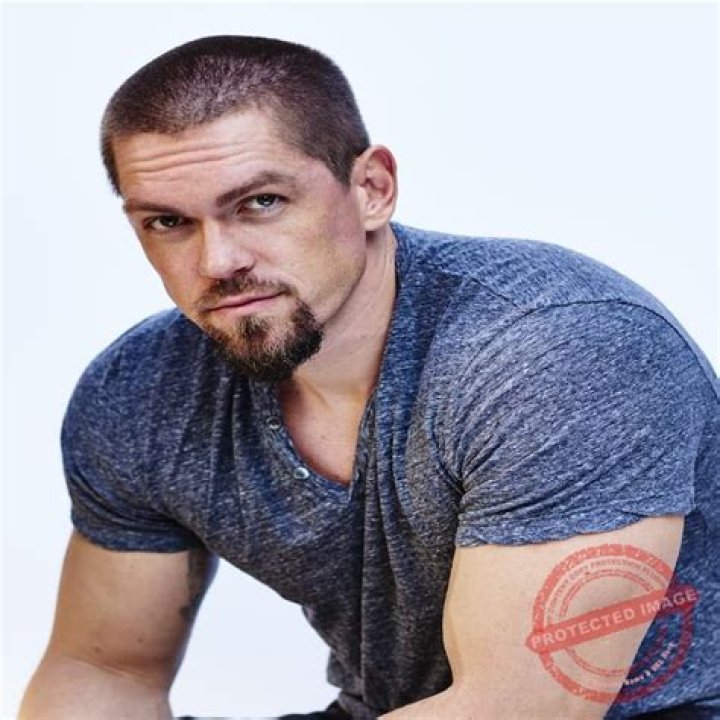 
Nicolas Rech Height, Weight, Net Worth, Age, Birthday, Wikipedia, Who, Nationality, Biography 