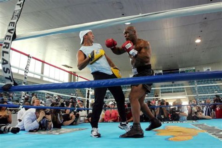 
Professional Boxer Jeff Fenech Joins The Front Bar & Fans Wonder How Much Money He Has Amassed After The Retirement 