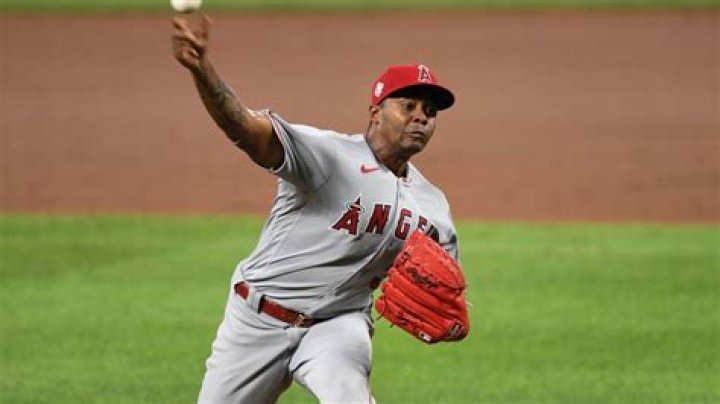 
Raisel Iglesias Height, Weight, Net Worth, Age, Birthday, Wikipedia, Who, Nationality, Biography 